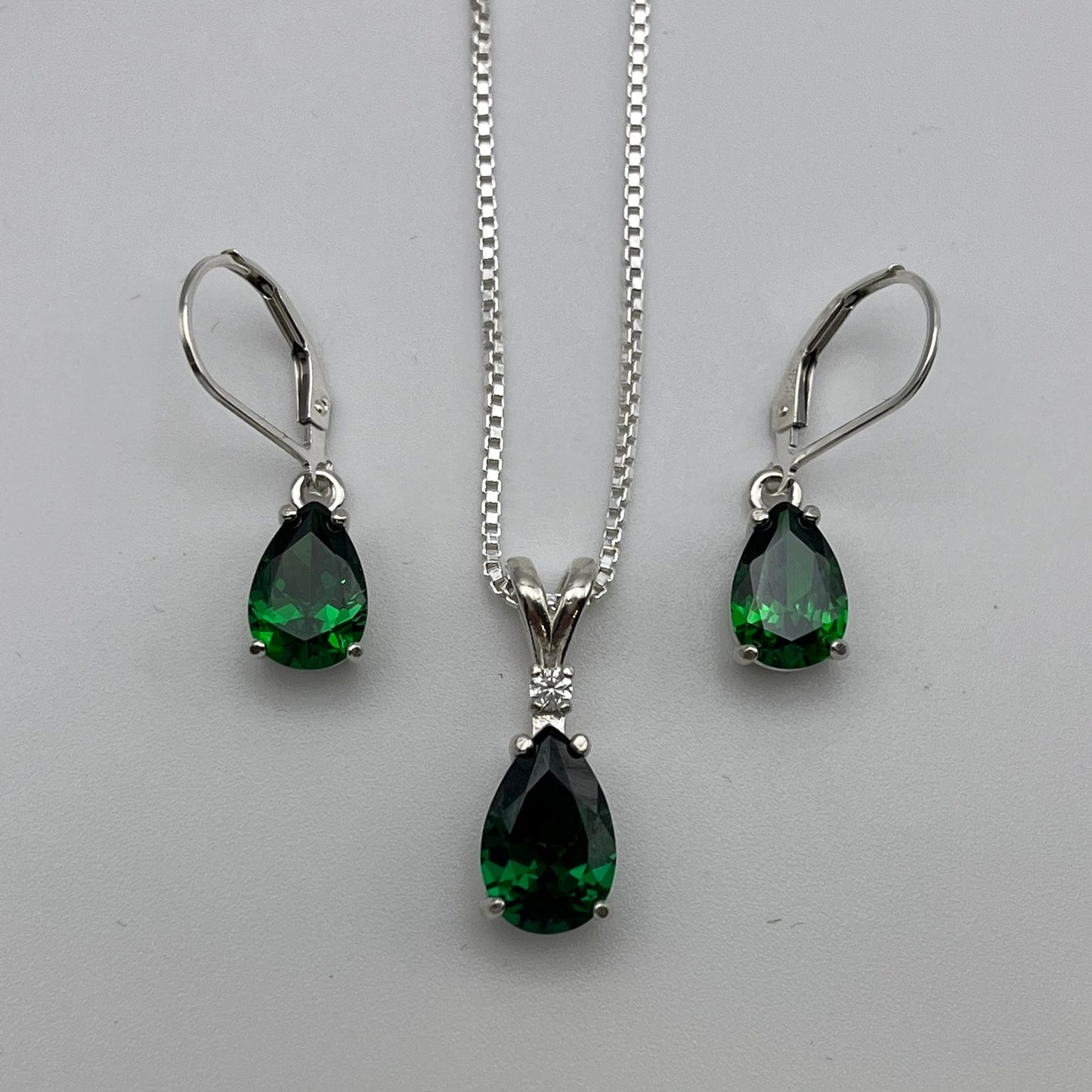 Beautiful 7ctw Pear Cut Emerald Necklace & Earrings Set