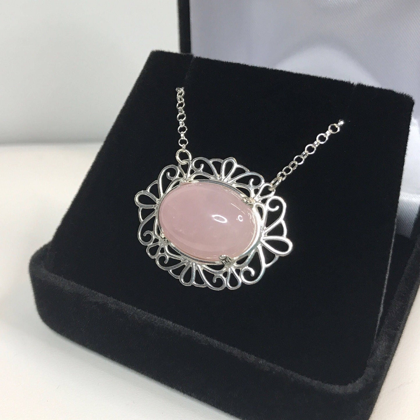 Beautiful 9ct Oval Cut Blush Pink Rose Quartz Necklace in Sterling Silver