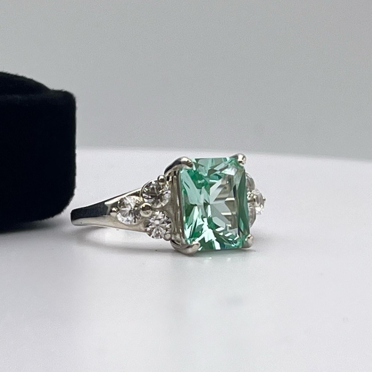 BEAUTIFUL 4ct Sea Foam Green Spinel & White Topaz Ring Emerald Cut Ice Green Ring