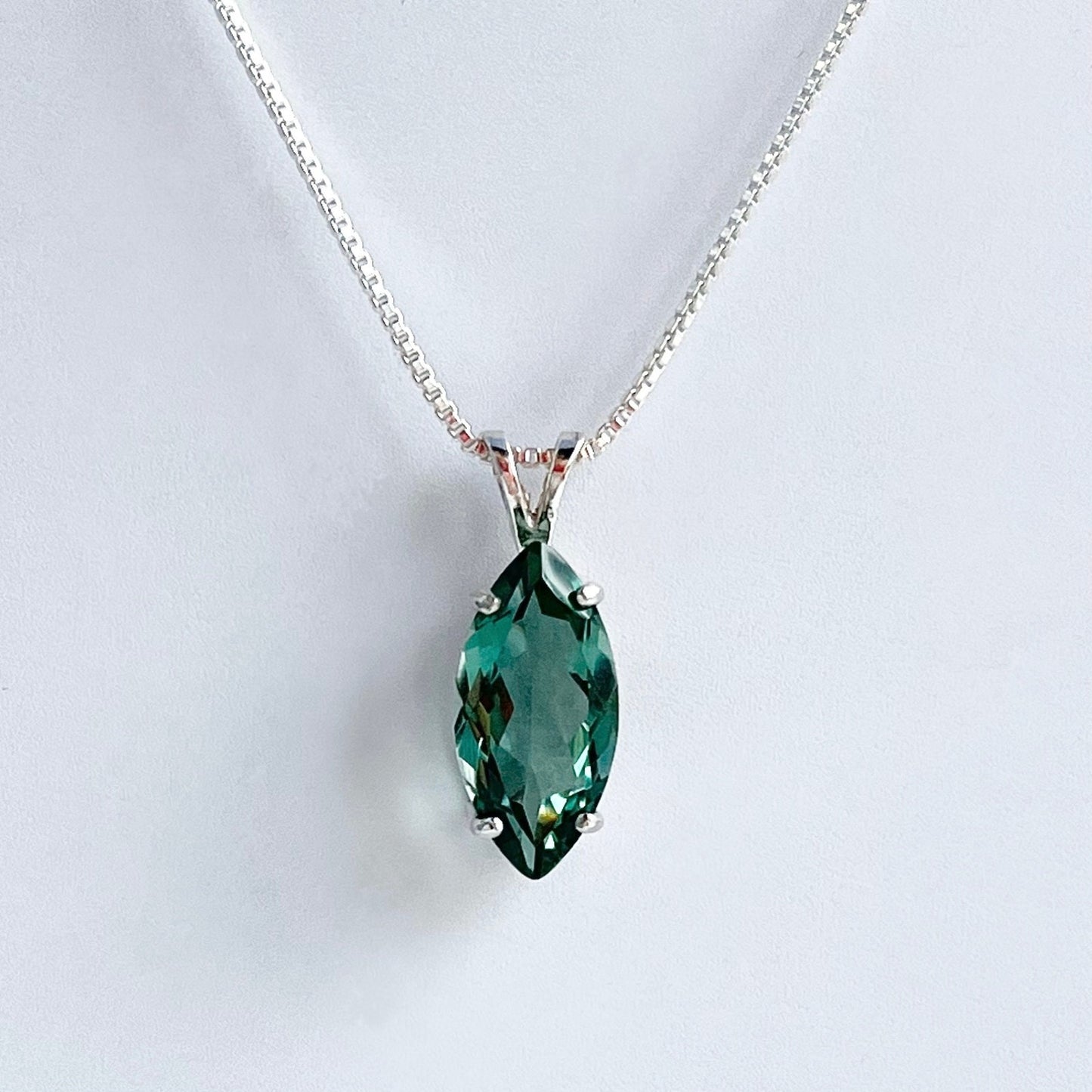 BEAUTIFUL 2.5 ct Marquise Cut Green Quartz Necklace