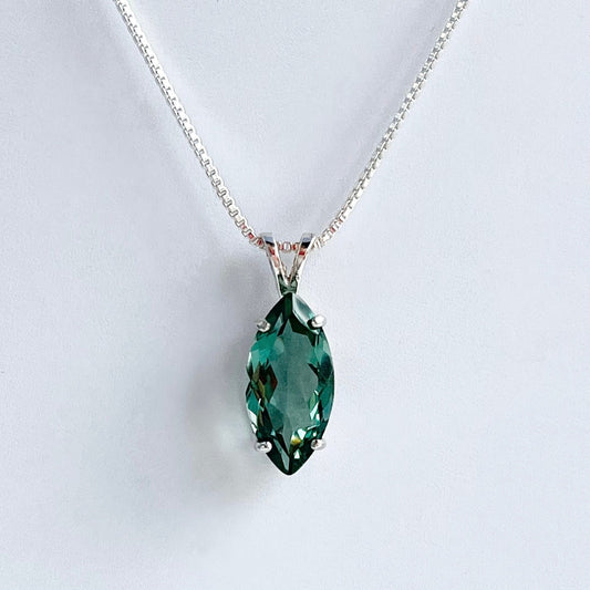 BEAUTIFUL 2.5 ct Marquise Cut Green Quartz Necklace