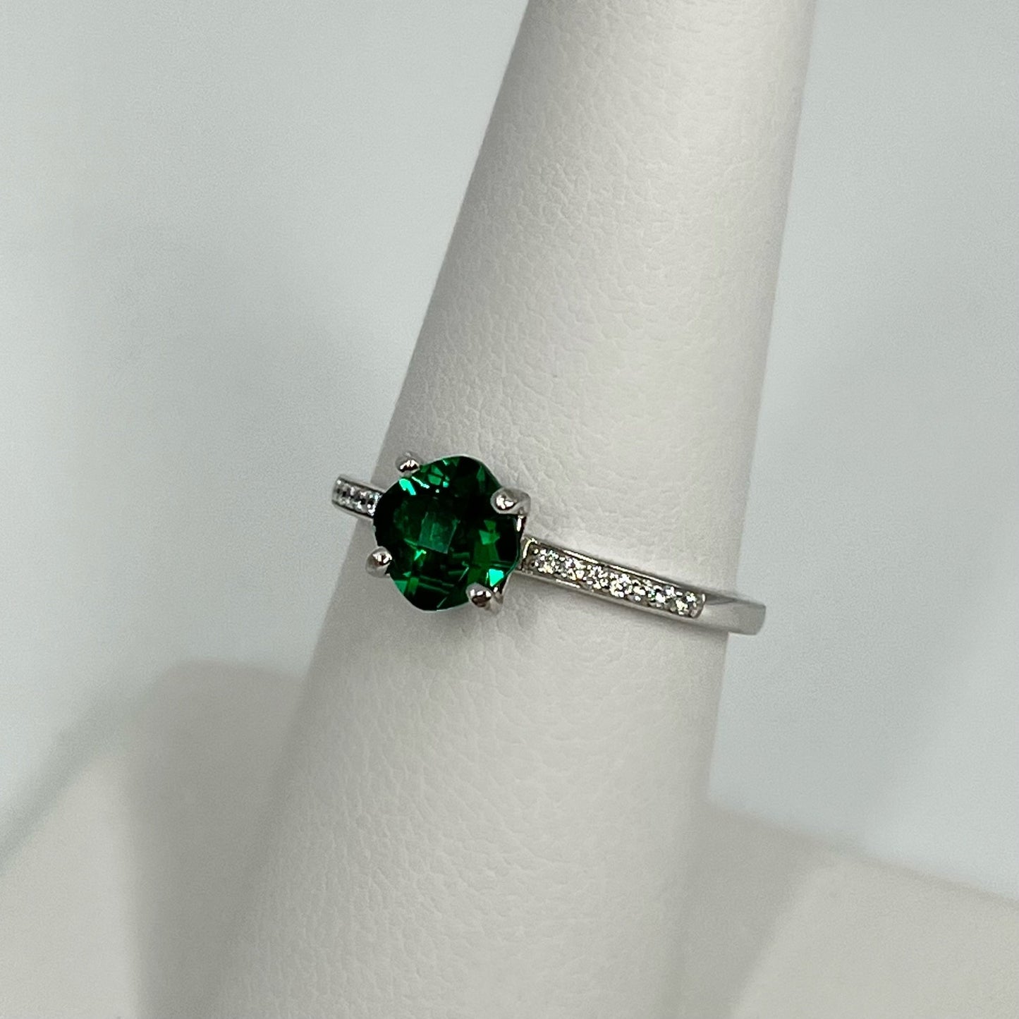 BEAUTIFUL 1ctw Cushion Checker Cut Emerald Ring Silver Ring Size 7
