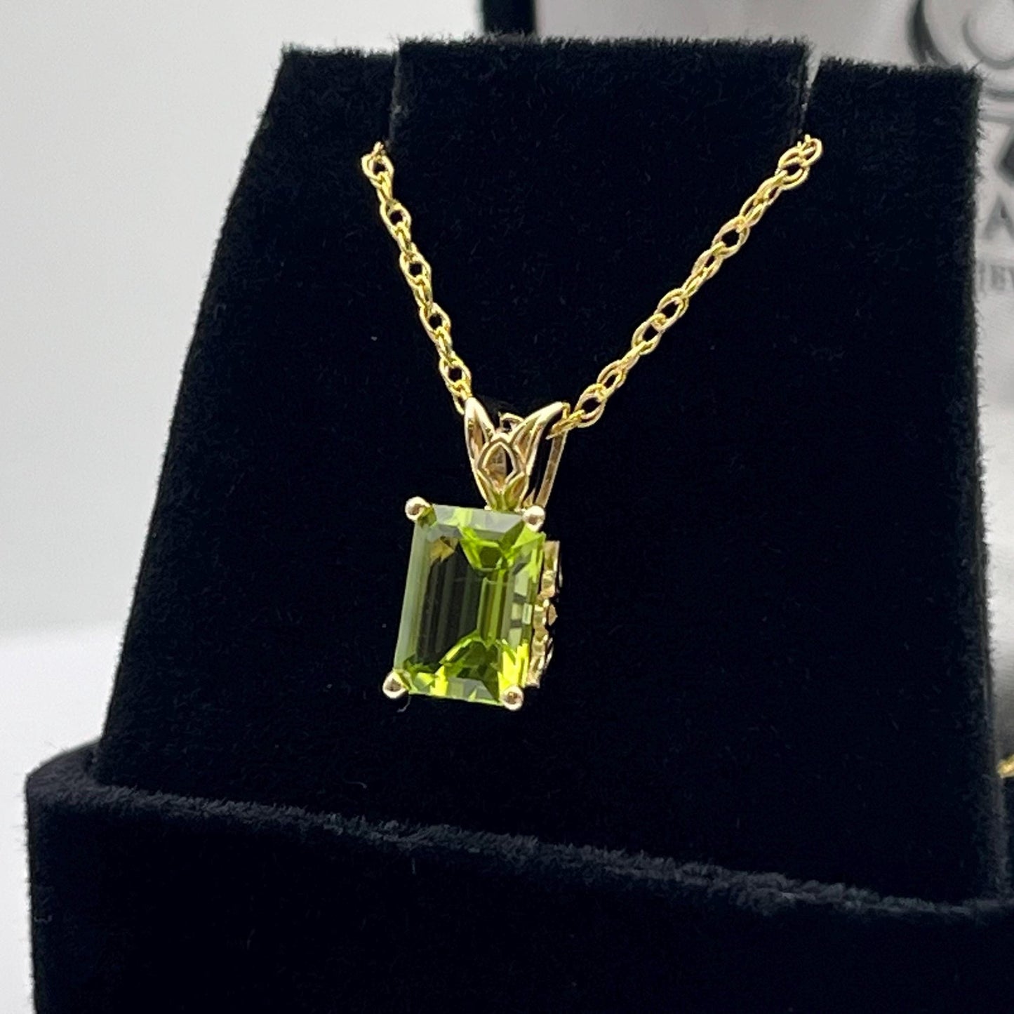 Beautiful 1.7ct Genuine Emerald Cut Peridot Necklace in 14k Gold Jewelry Gift August Birthstone jewelry