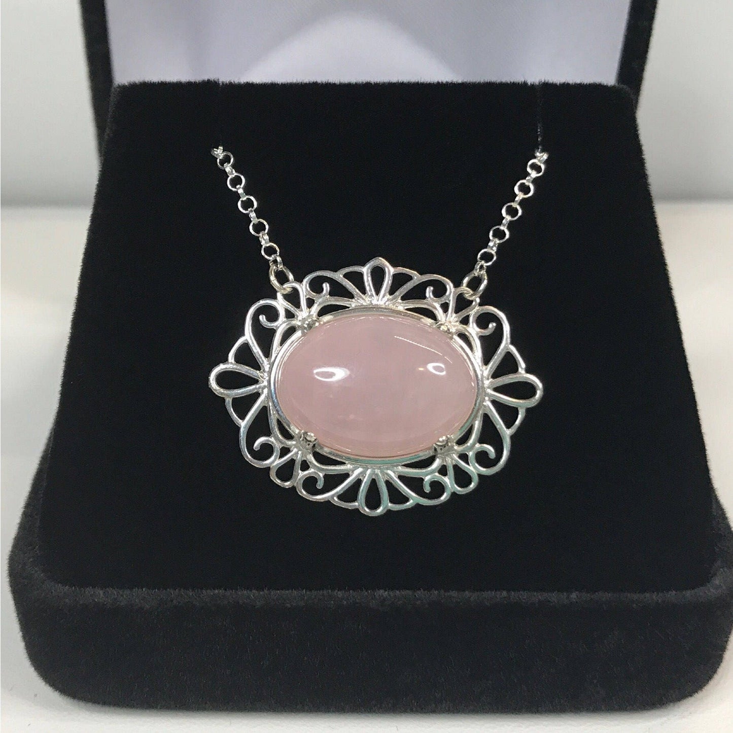 Beautiful 9ct Oval Cut Blush Pink Rose Quartz Necklace in Sterling Silver