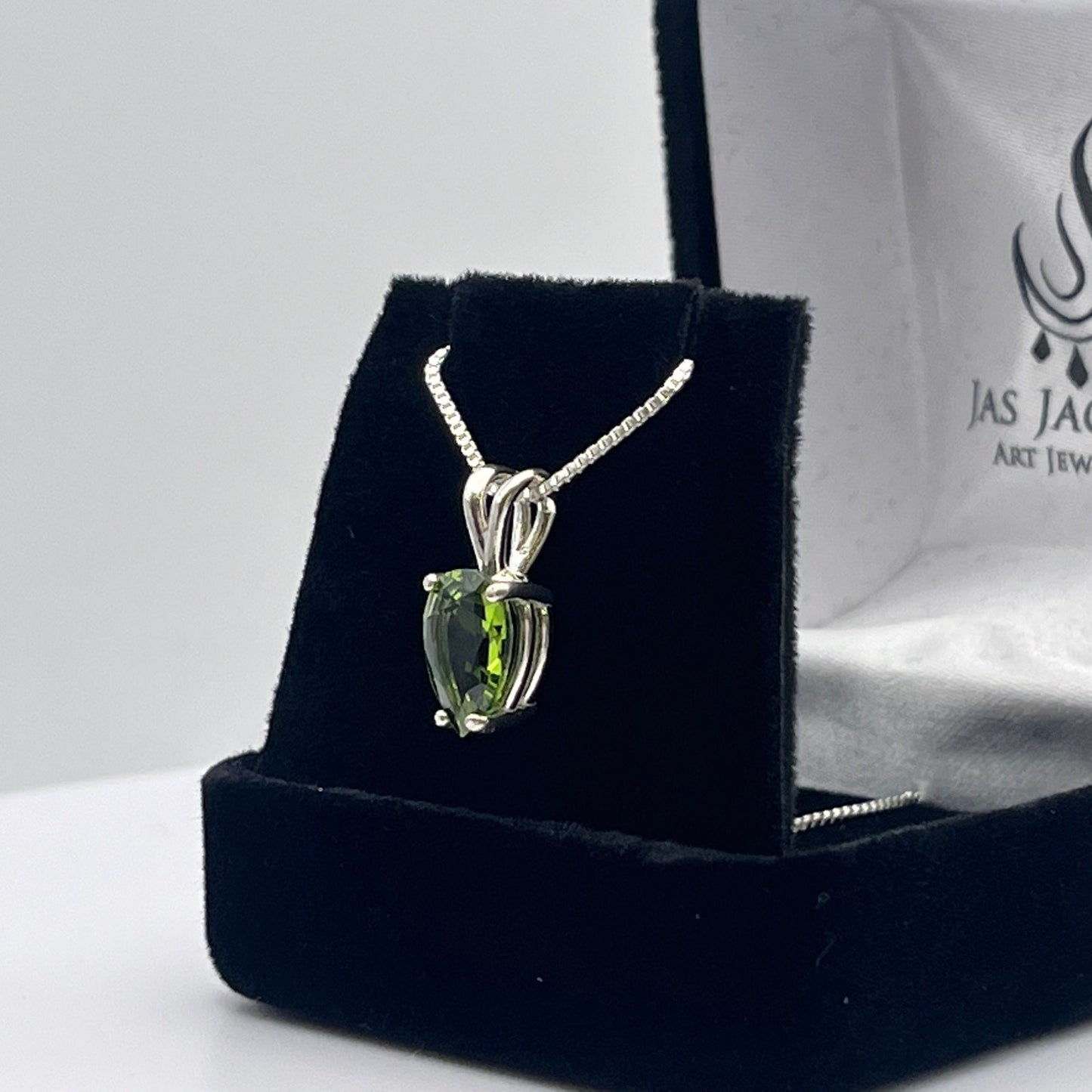 BEAUTIFUL 2ct Pear Cut Peridot Necklace