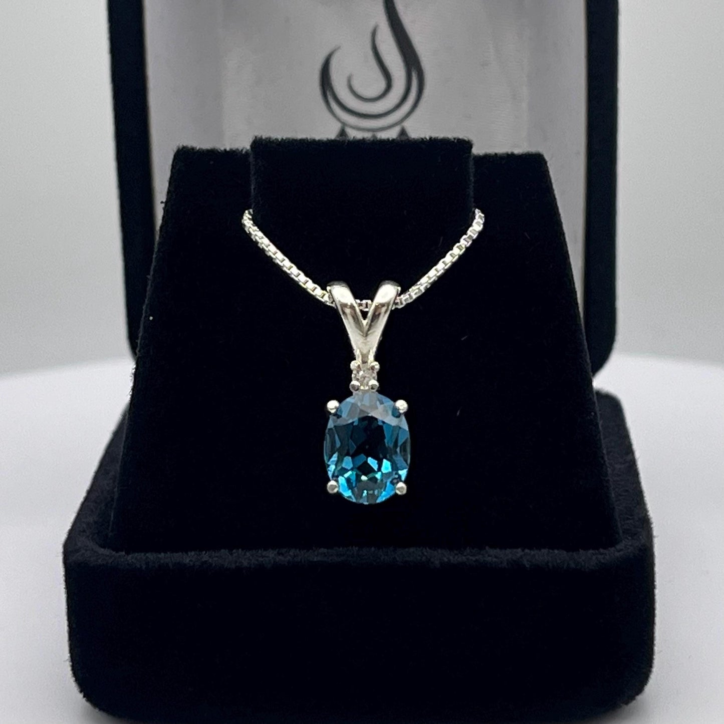 Beautiful 2.5ct London Blue Topaz & White Sapphire Pendant Necklace 18"