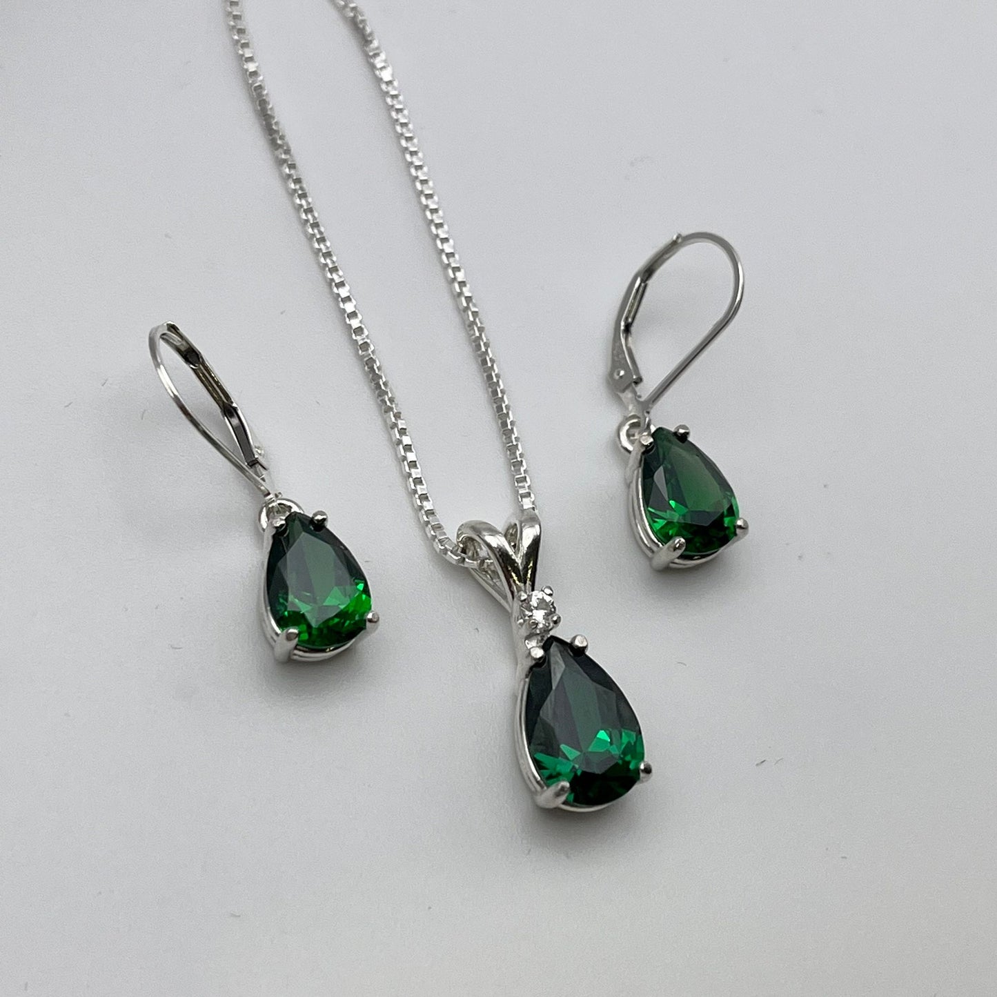 Beautiful 7ctw Pear Cut Emerald Necklace & Earrings Set