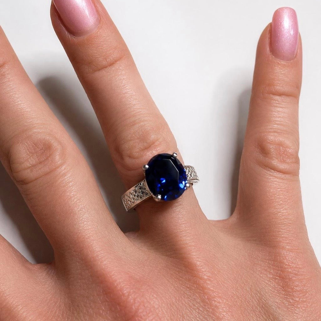12x10 Blue Sapp Solitaire carved band