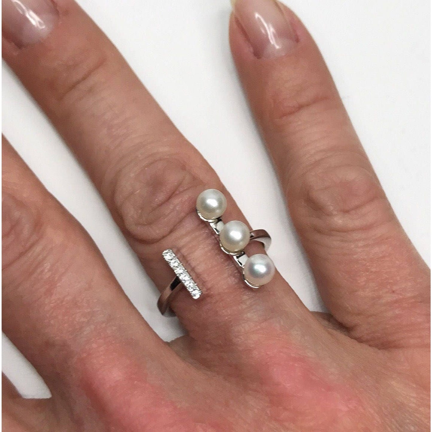 Gorgeous Pearl Negative Space Bar Ring