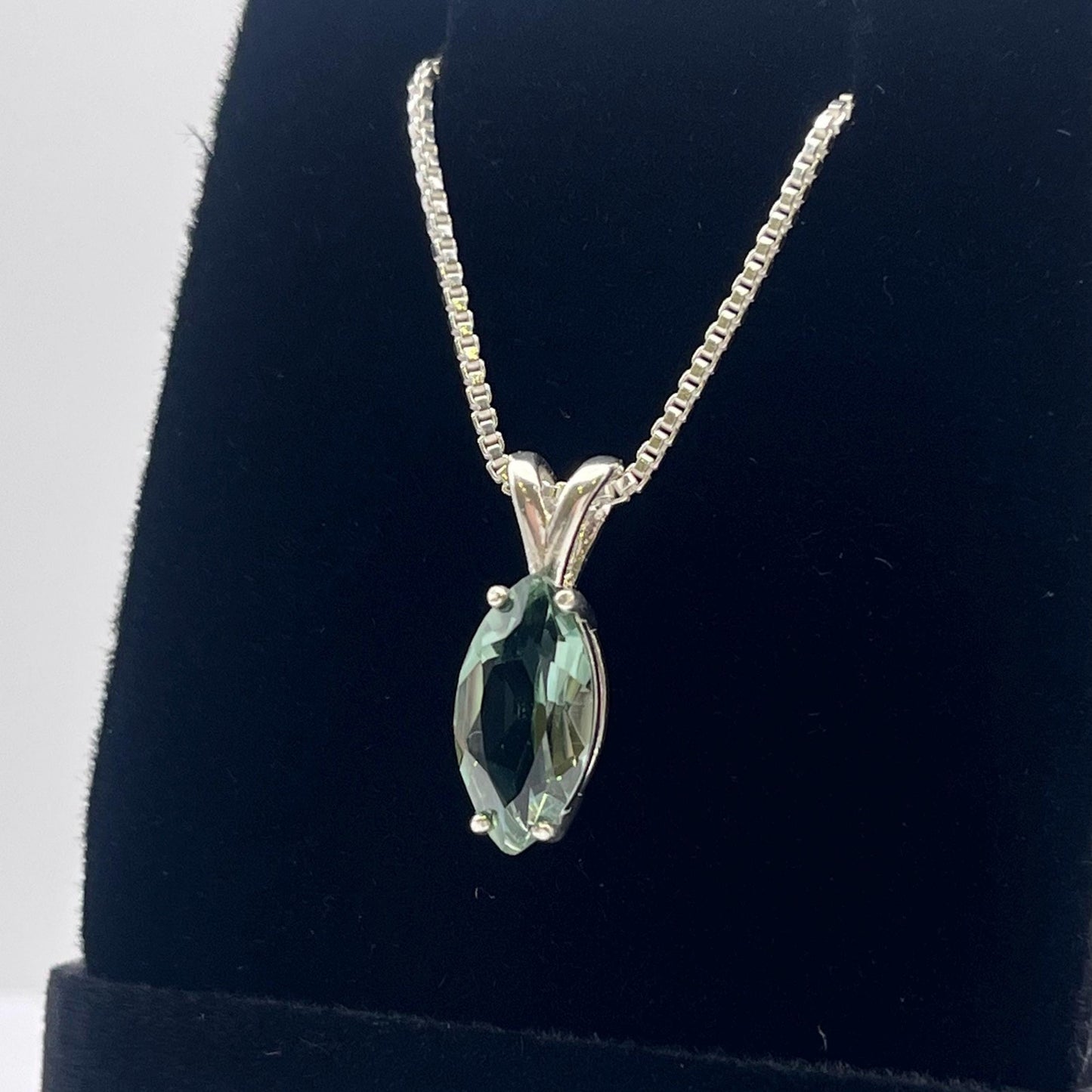 BEAUTIFUL 2.5 ct Marquise Cut Green Quartz Necklace