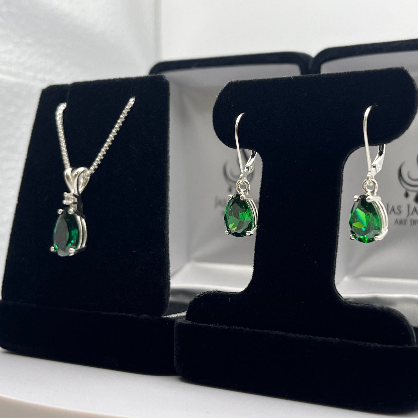 Beautiful 7ctw Pear Cut Emerald Necklace & Earrings Set