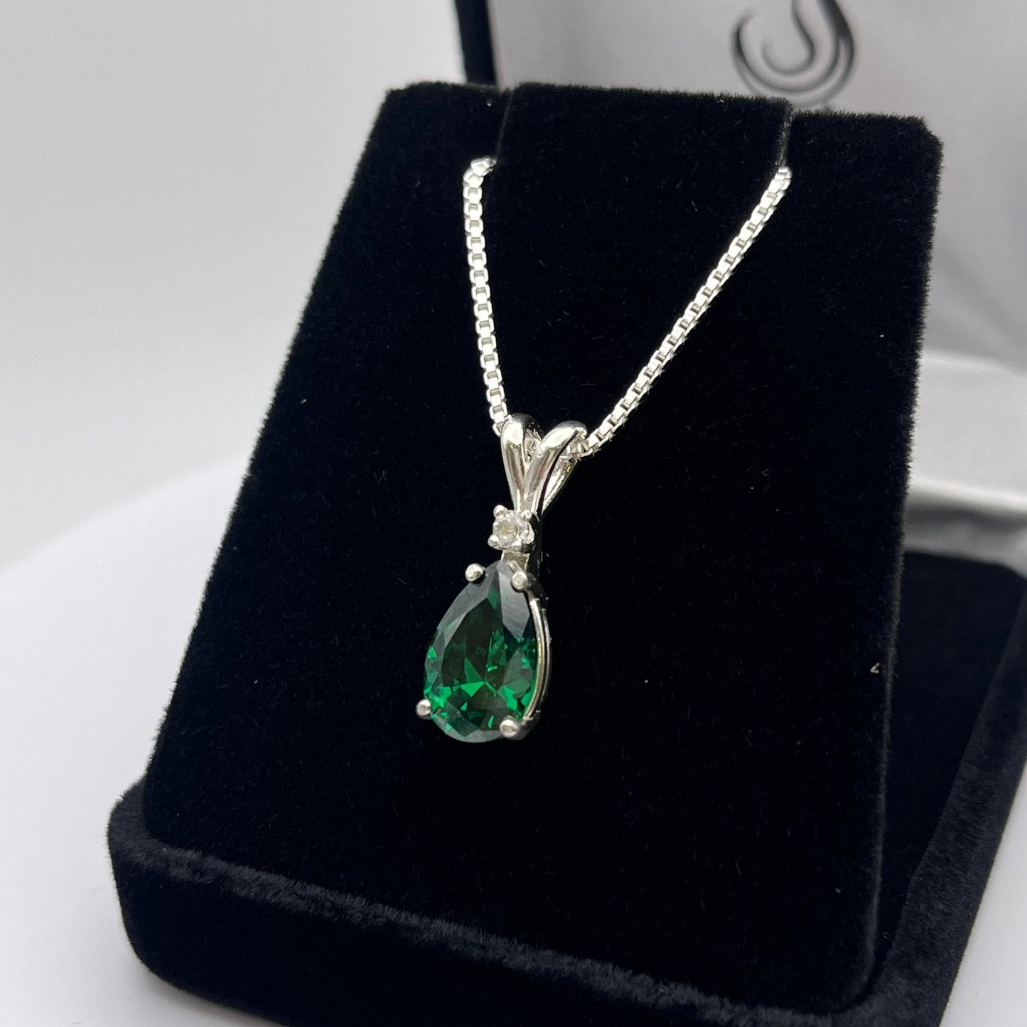 Beautiful 4ct Pear Cut Emerald Necklace White Sapphire Accent Fine Jewelry Gift May Birthstone