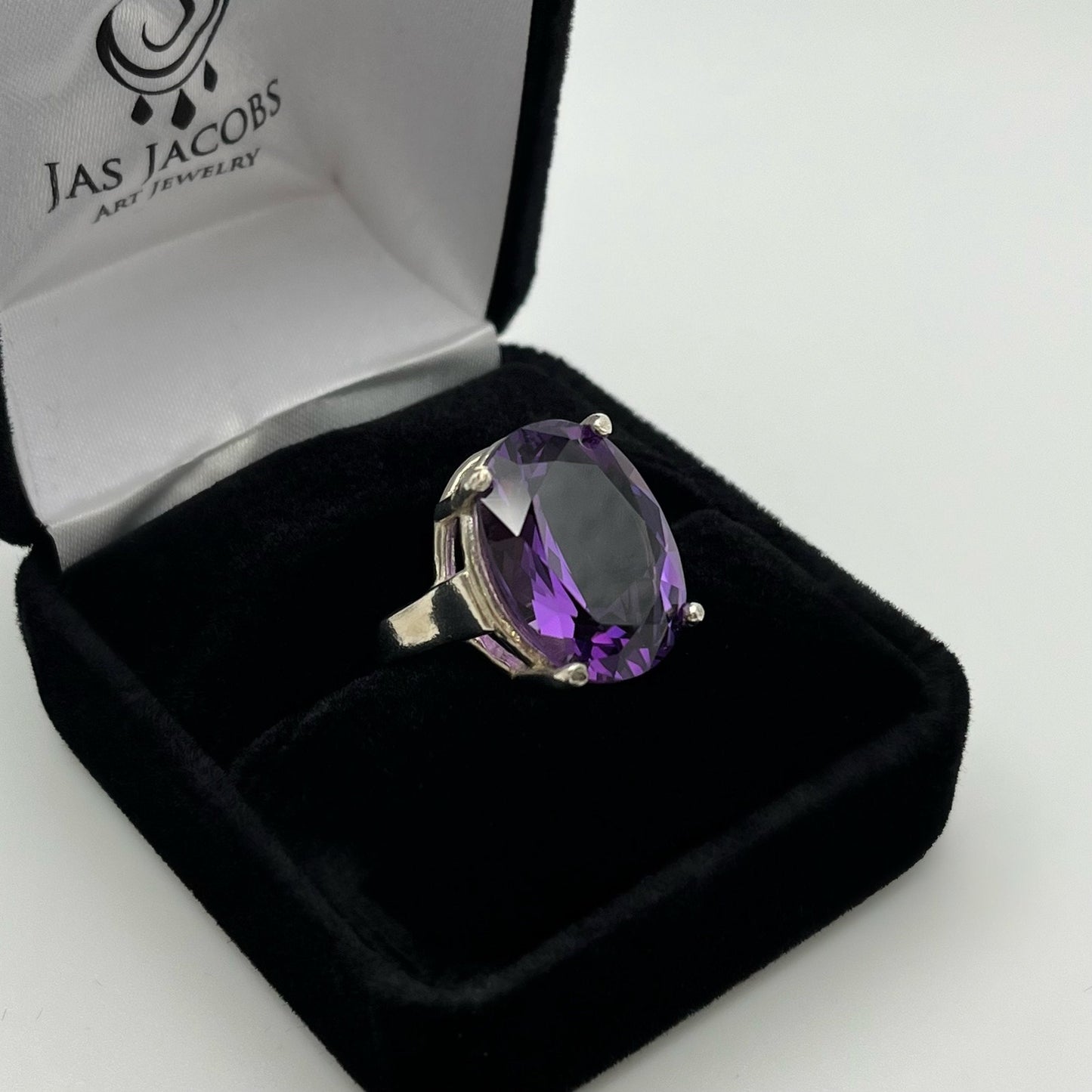 Gorgeous 11.5ct Oval Cut Genuine Amethyst Ring Size 7