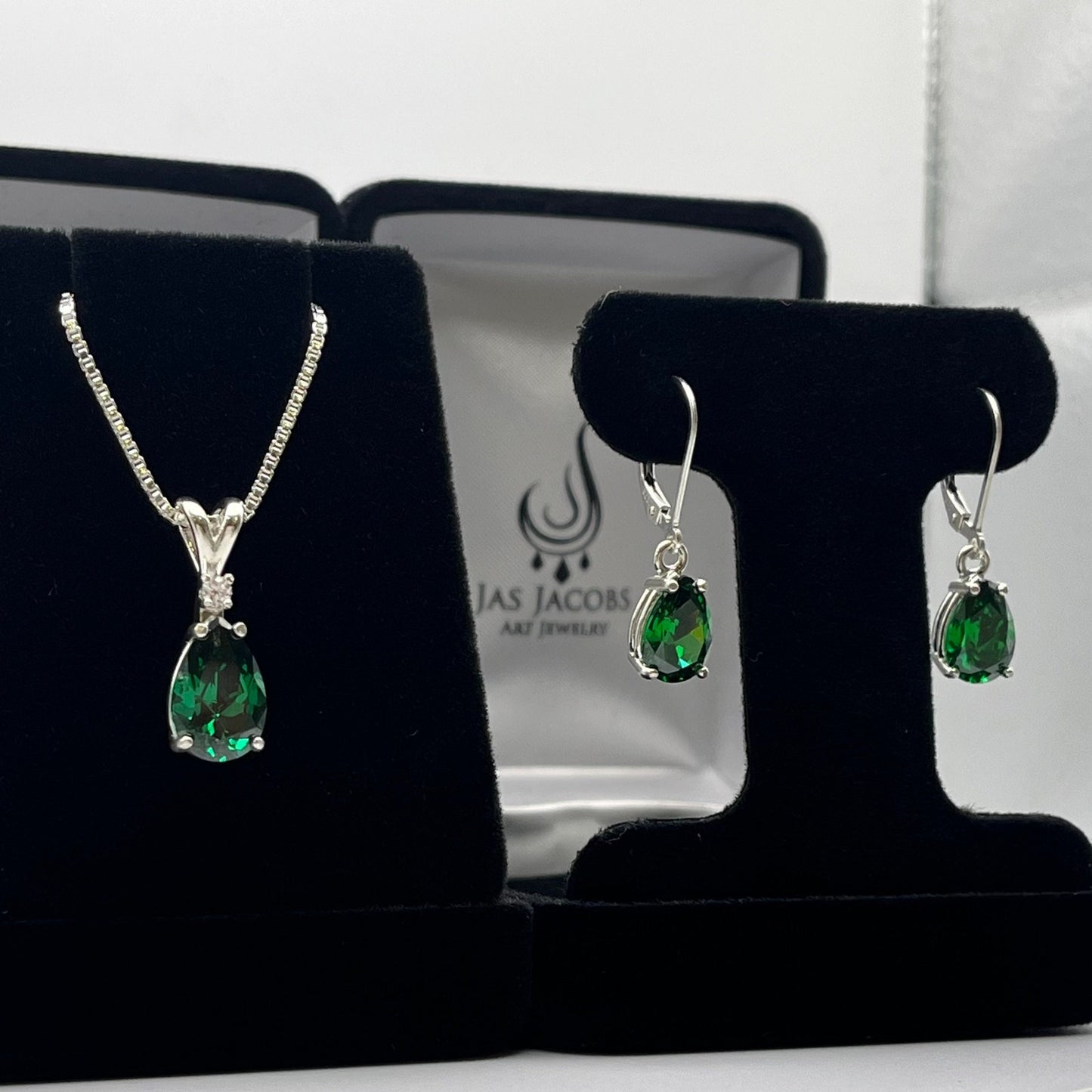 Beautiful 7ctw Pear Cut Emerald Necklace & Earrings Set