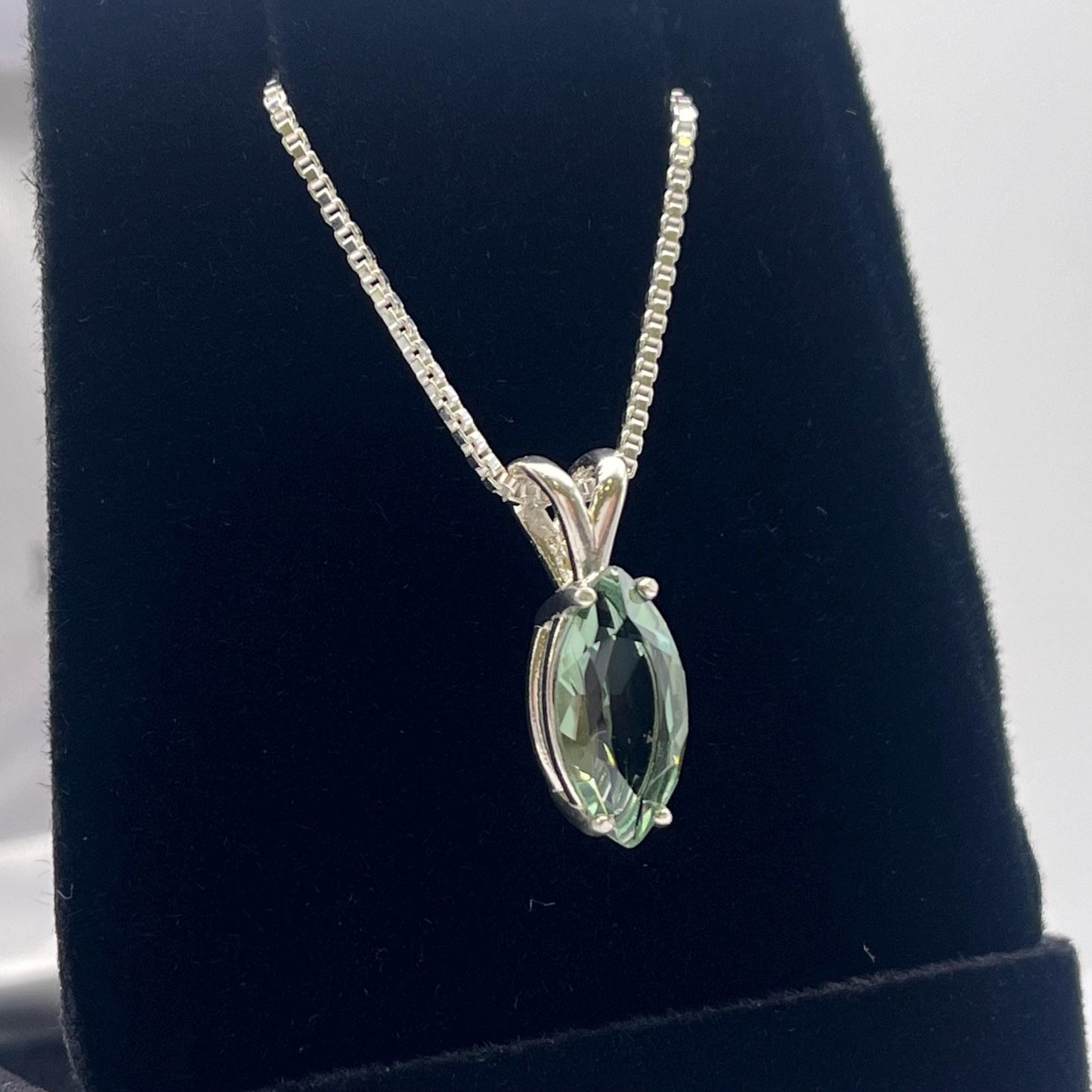 BEAUTIFUL 2.5 ct Marquise Cut Green Quartz Necklace