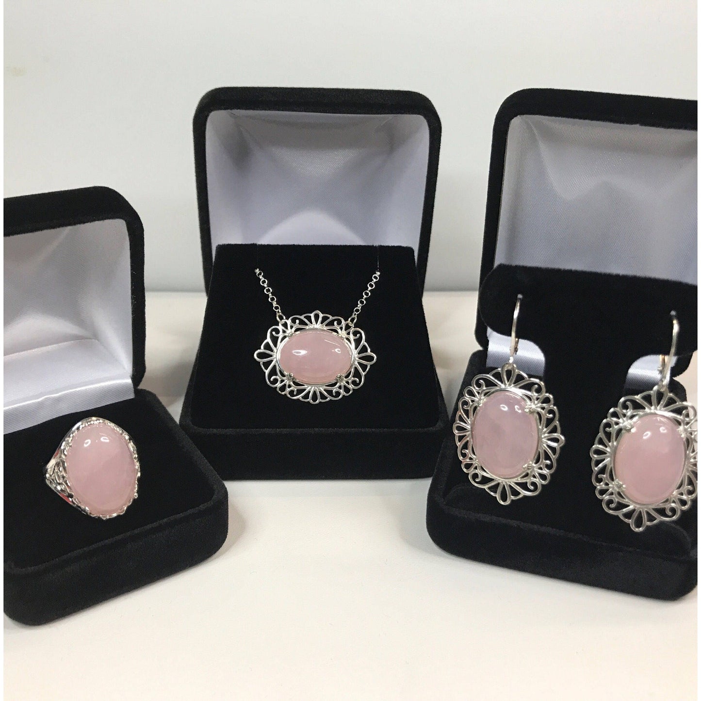 Beautiful 9ct Oval Cut Blush Pink Rose Quartz Necklace in Sterling Silver