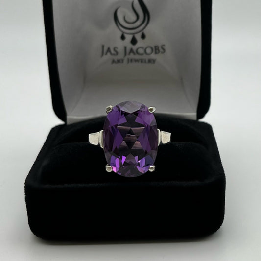 Gorgeous 11.5ct Oval Cut Genuine Amethyst Ring Size 7