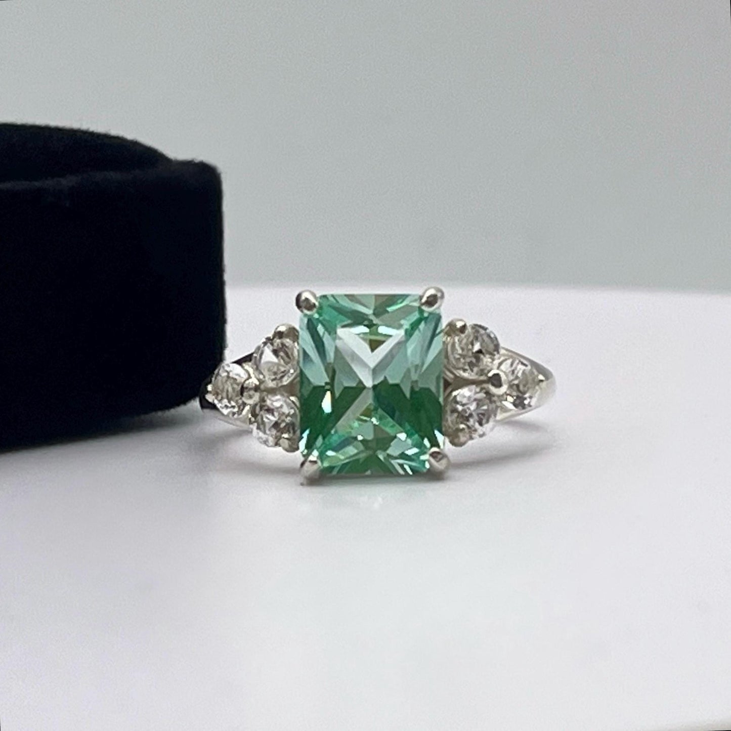 BEAUTIFUL 4ct Sea Foam Green Spinel & White Topaz Ring Emerald Cut Ice Green Ring