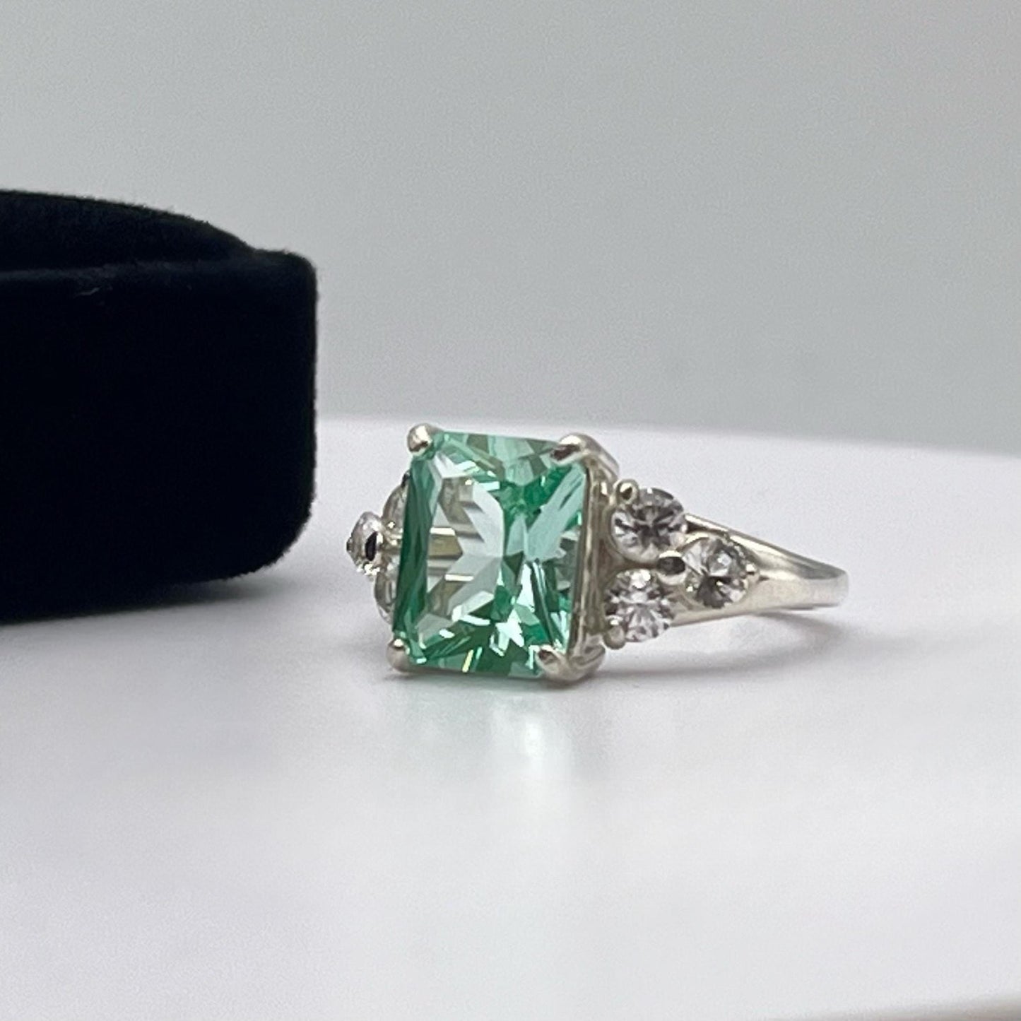 BEAUTIFUL 4ct Sea Foam Green Spinel & White Topaz Ring Emerald Cut Ice Green Ring