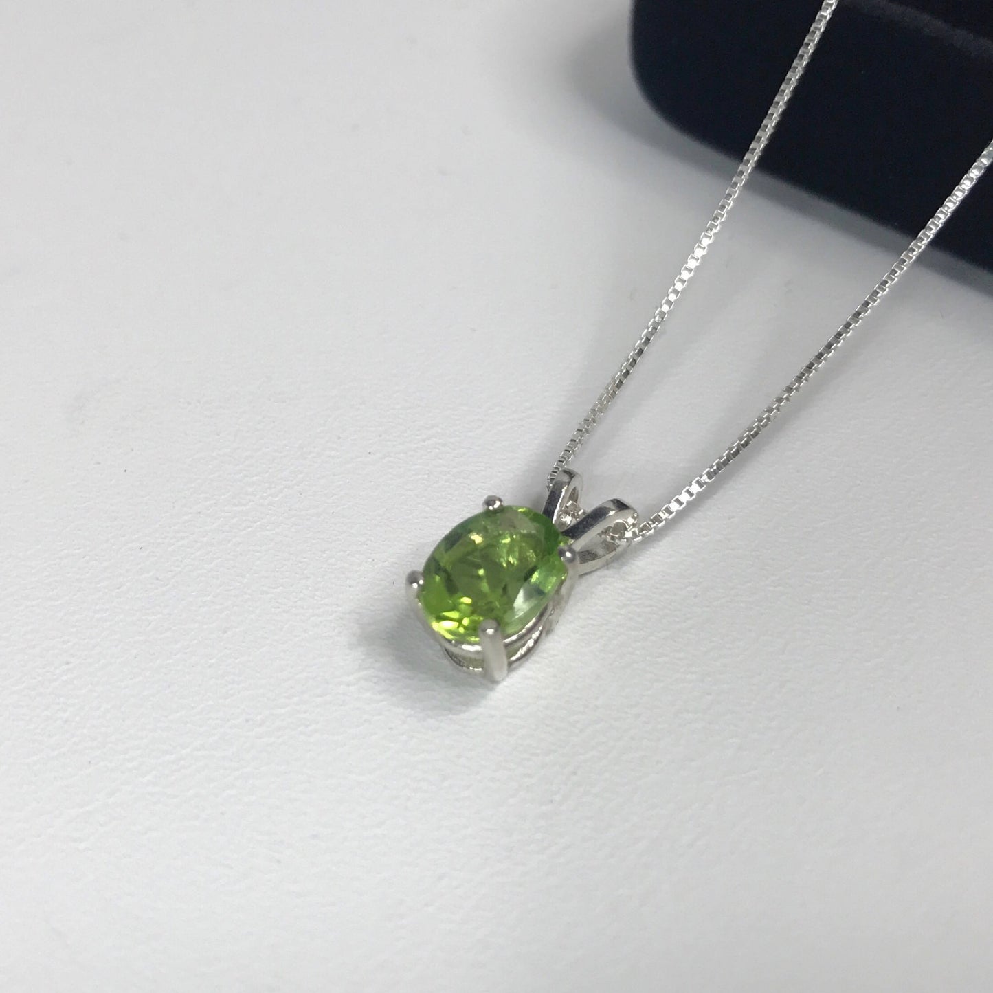 Beautiful 1.25ct Oval Cut Genuine Peridot Necklace