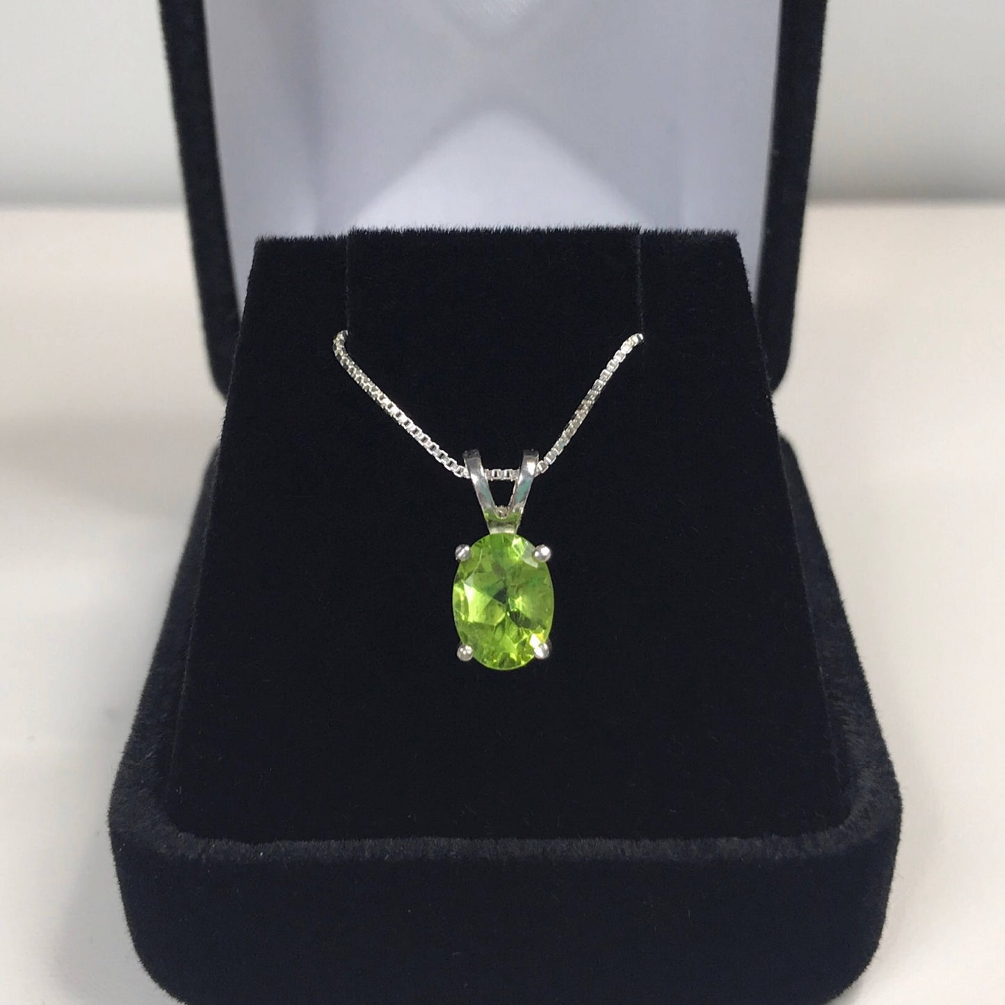 Beautiful 1.25ct Oval Cut Genuine Peridot Necklace