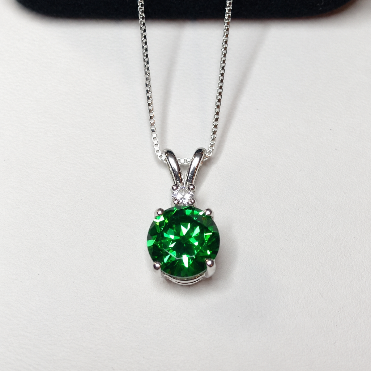 1.7ct Round Emerald* & White Sapphire Pendant Necklace