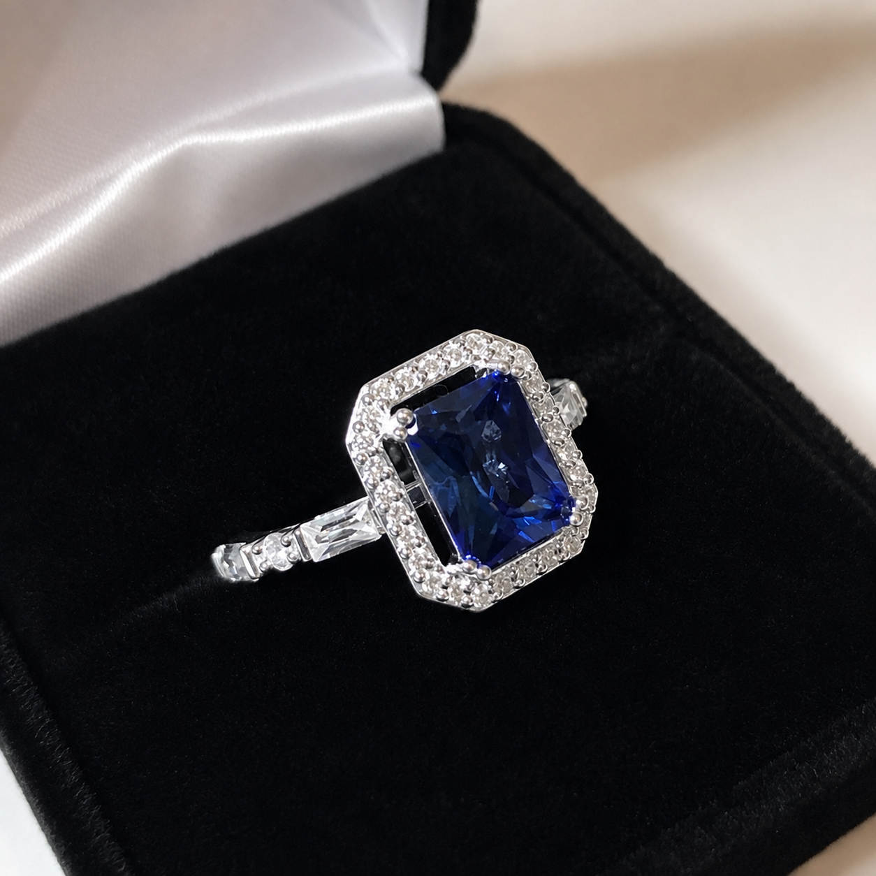 2ct Art Deco Sapphire Ring | Baguette Accents
