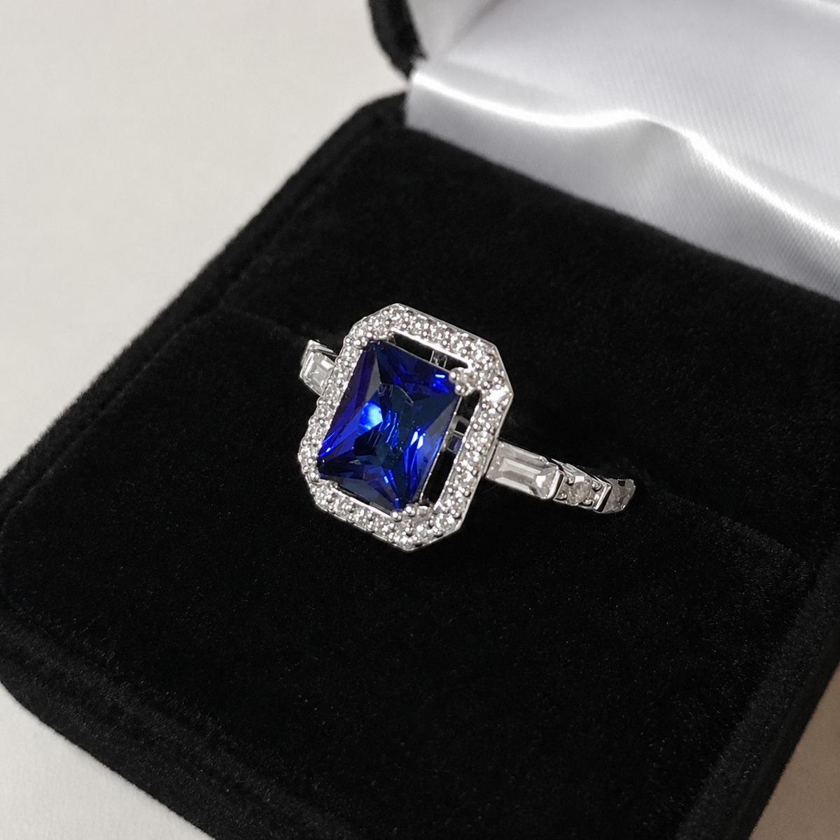 2ct Art Deco Sapphire Ring | Baguette Accents
