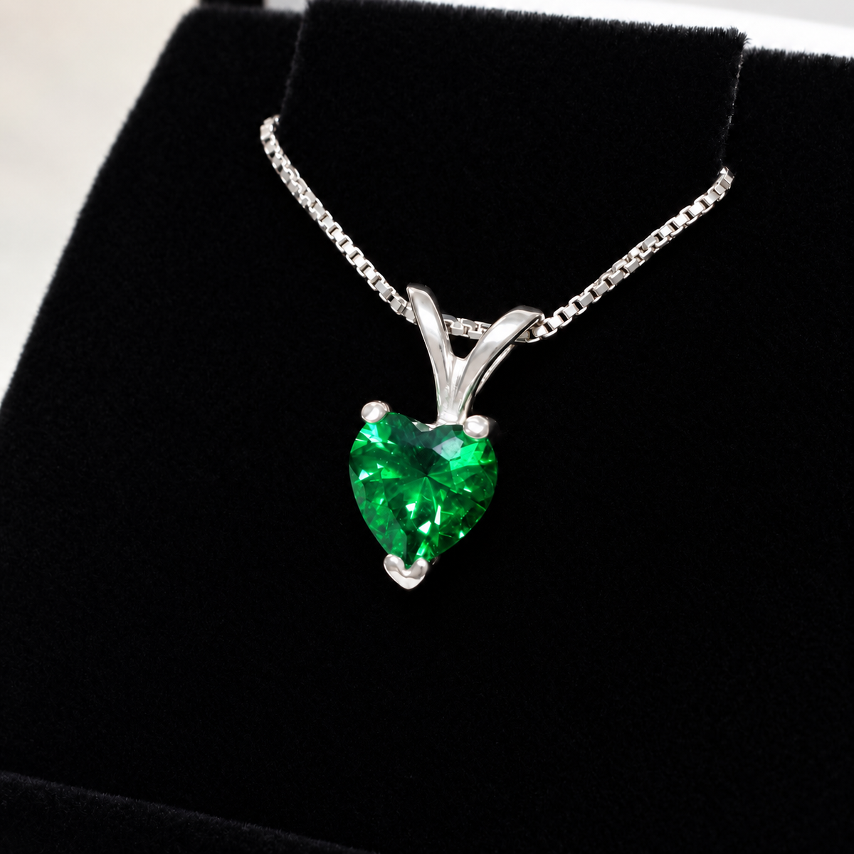 1ct Heart Cut Emerald Pendant Necklace