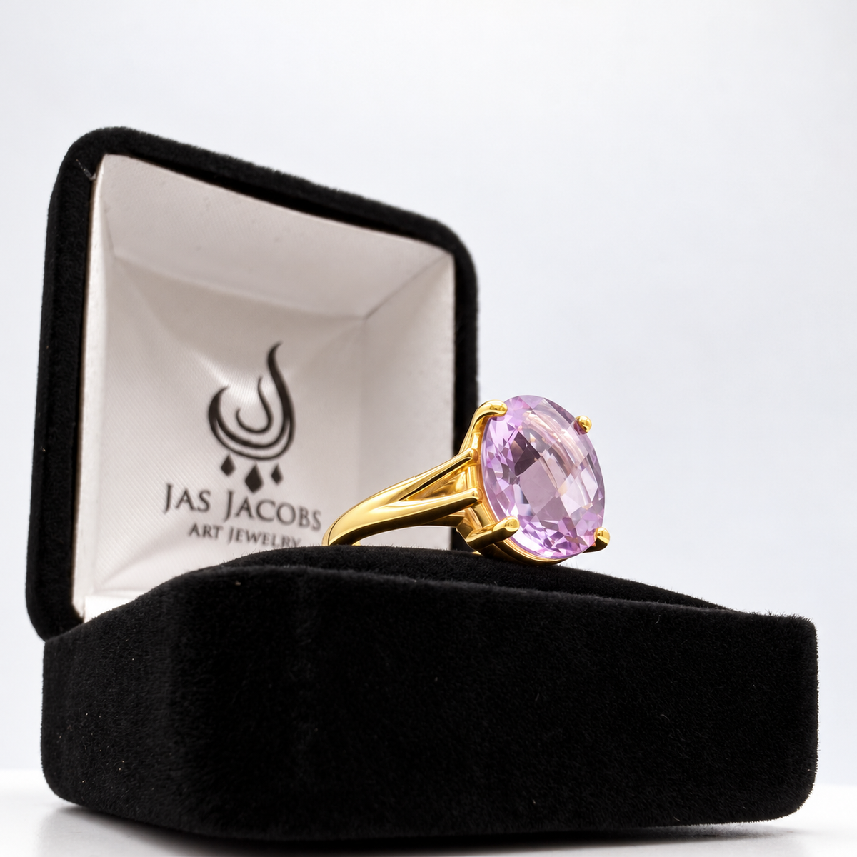 4.5ct Oval Rose de France Amethyst Ring in Solid Gold