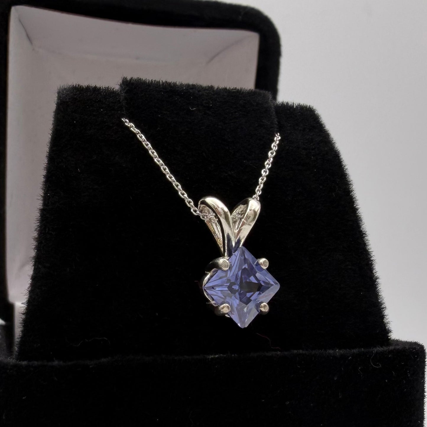 1 Ct Princess Cut Simulated Tanzanite Solitaire Pendant Necklace