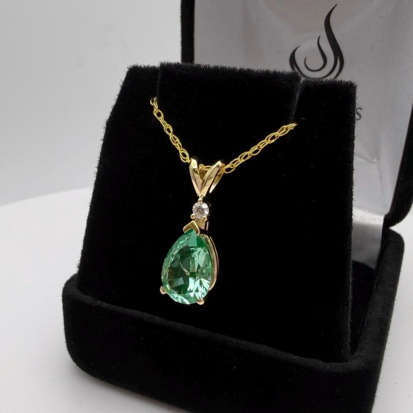 14k Gold 2ct Mint Green Spinel & Diamond Necklace Heirloom Quality Jewelry Gift