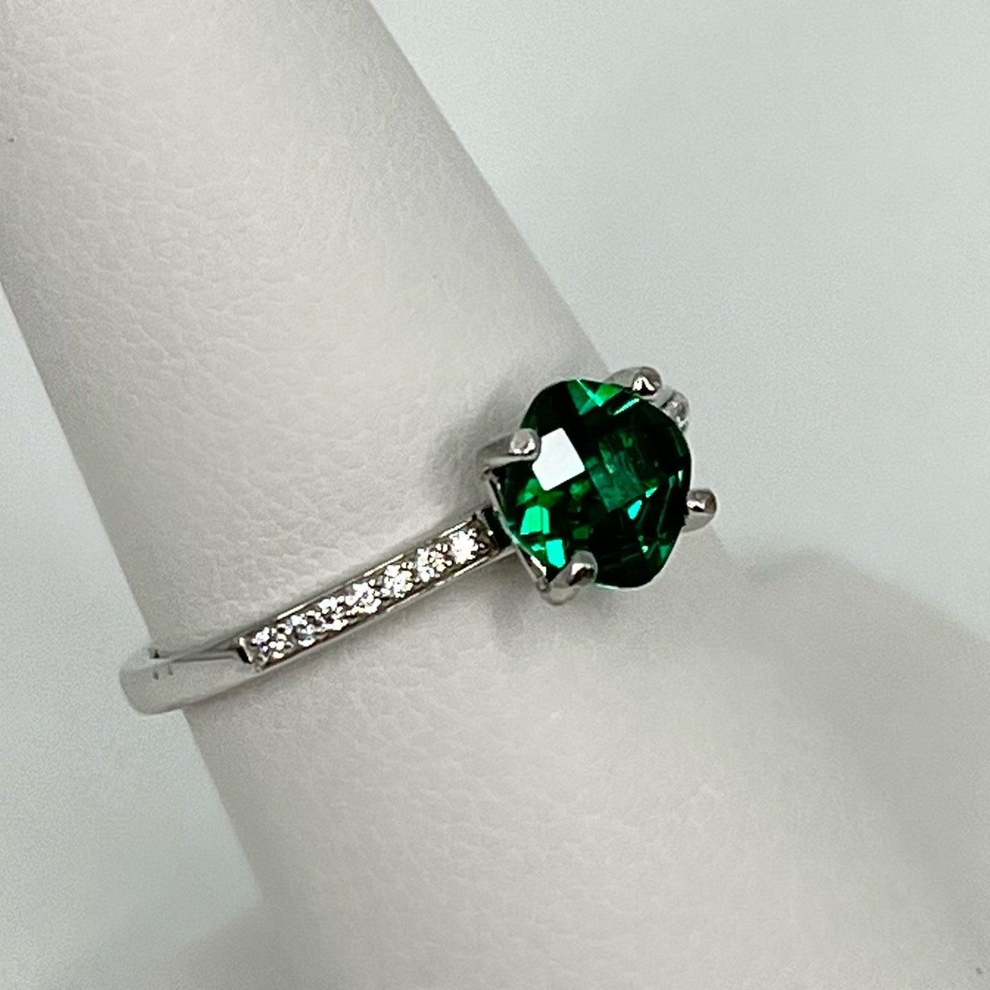 BEAUTIFUL 1ctw Cushion Checker Cut Emerald Ring Silver Ring Size 7