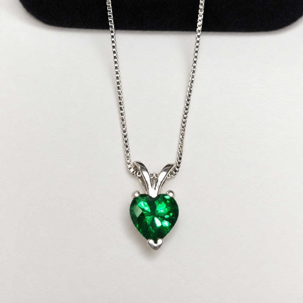 1ct Heart Cut Emerald Pendant Necklace