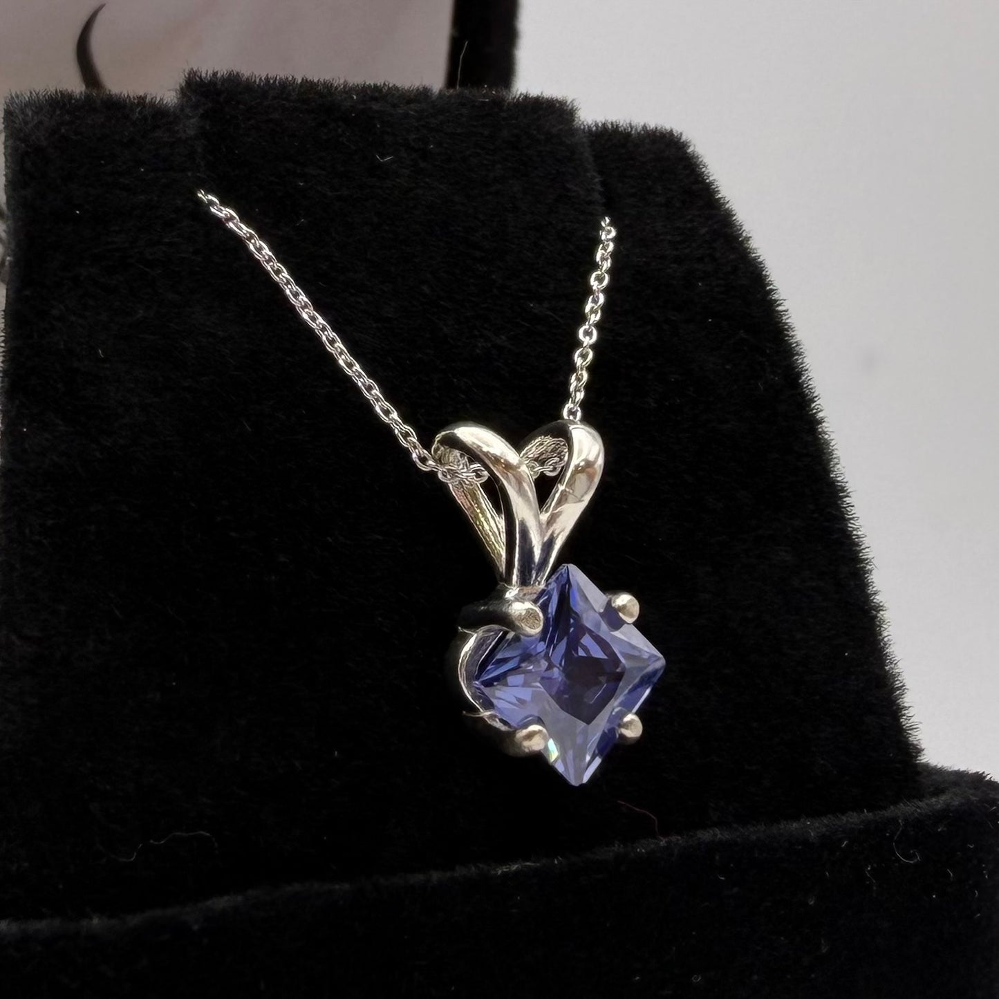 1 Ct Princess Cut Simulated Tanzanite Solitaire Pendant Necklace