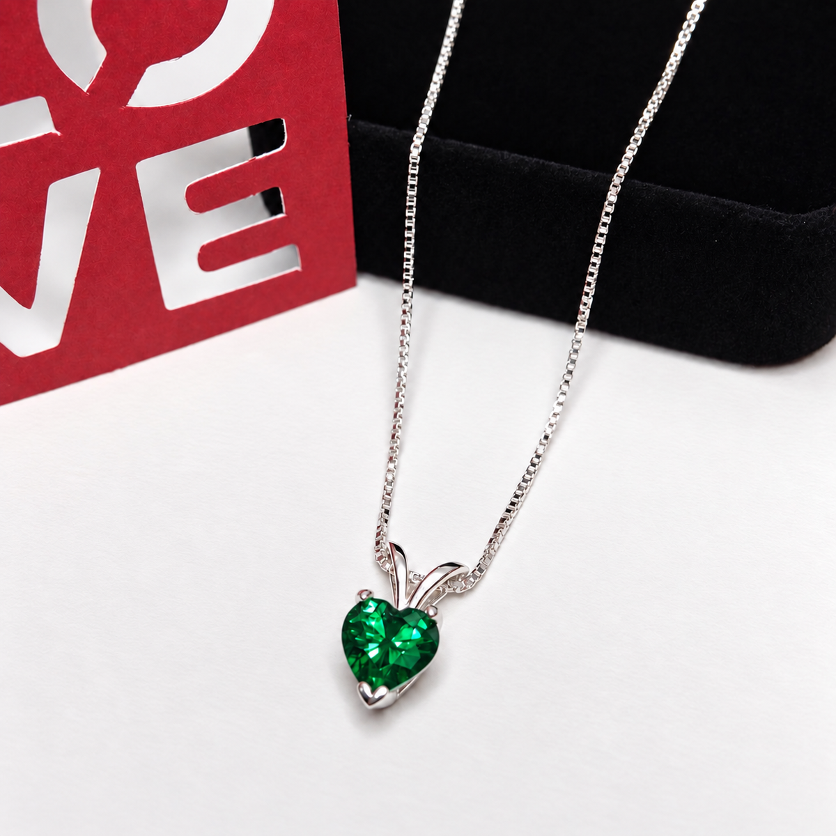 1ct Heart Cut Emerald Pendant Necklace