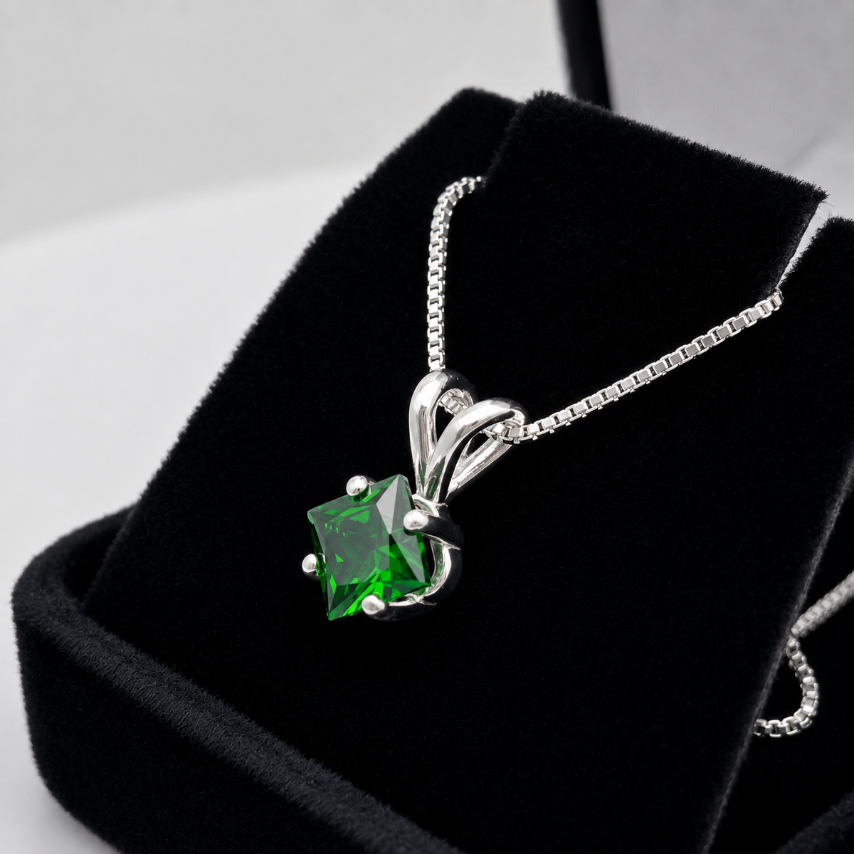 1 Ct Princess Cut Simulated Emerald Solitaire Pendant Necklace