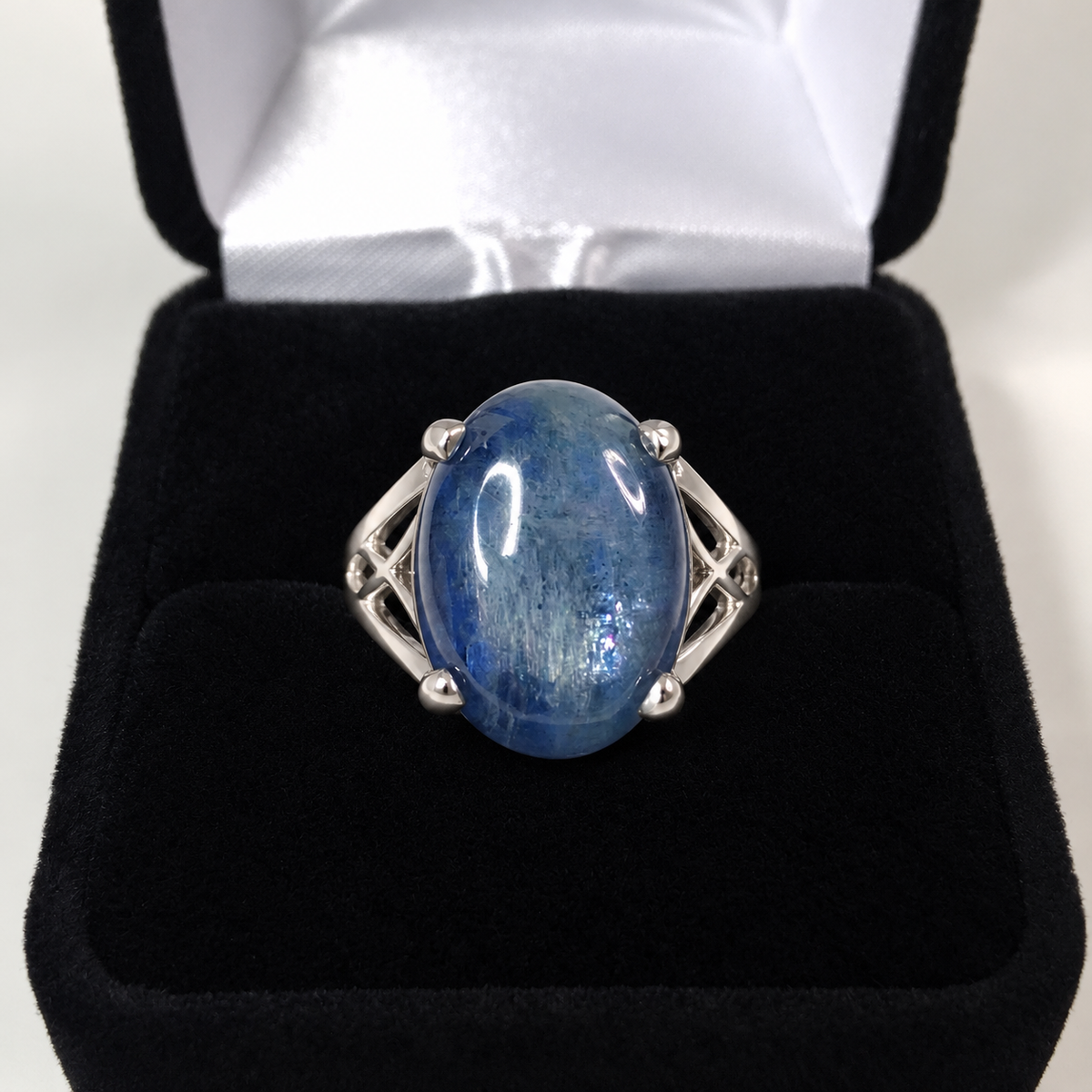 12ct Natural Blue Kyanite Ring – Oval Cabochon with Geometric Openwork Band
