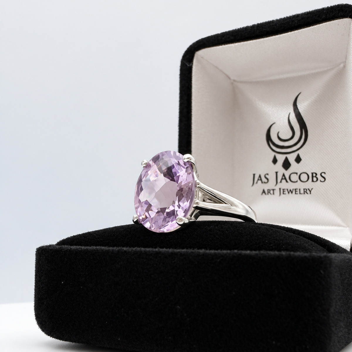 4.5ct Oval Rose de France Amethyst Ring in Solid Gold