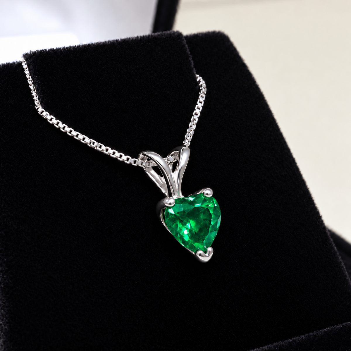 1ct Heart Cut Emerald Pendant Necklace
