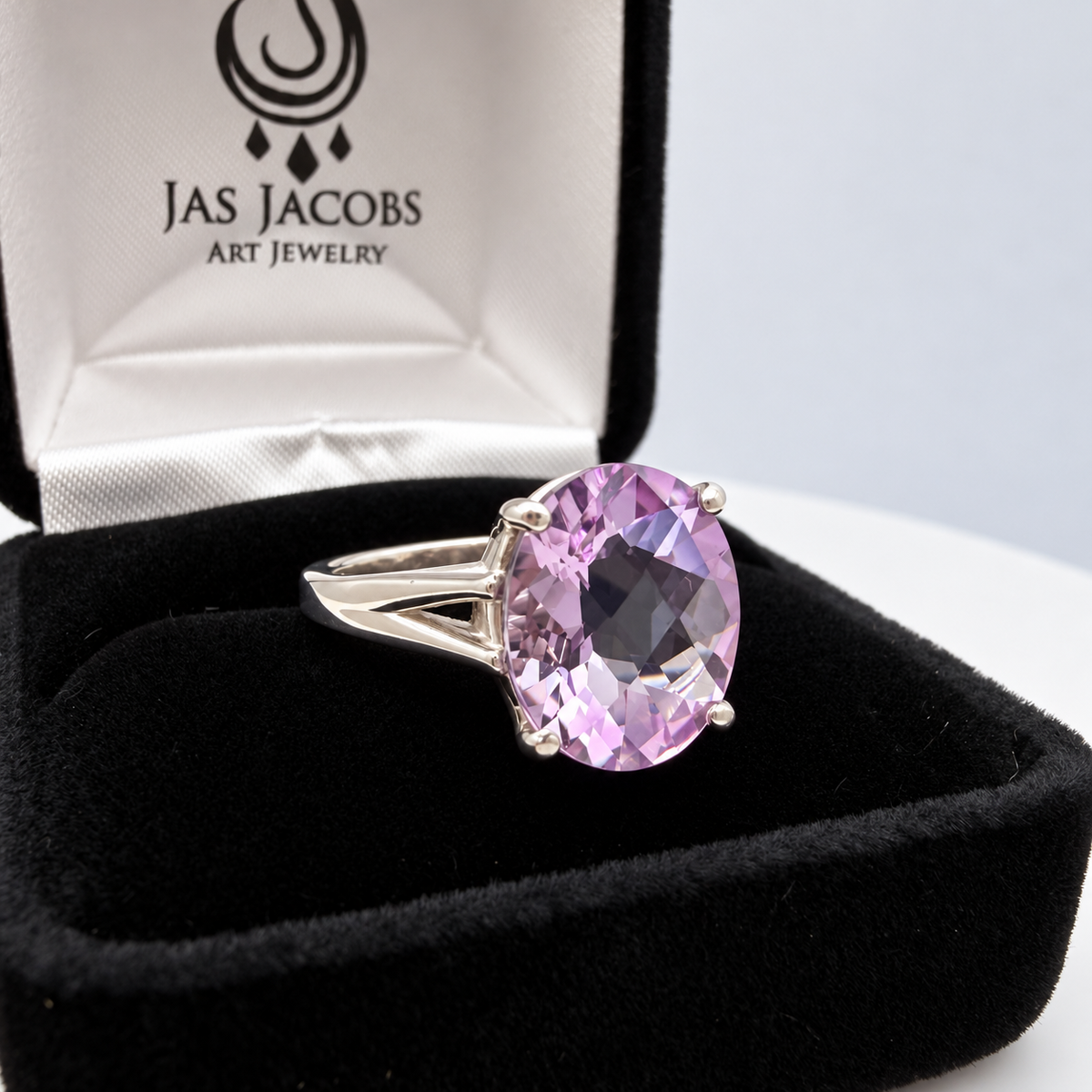 4.5ct Oval Rose de France Amethyst Ring in Solid Gold