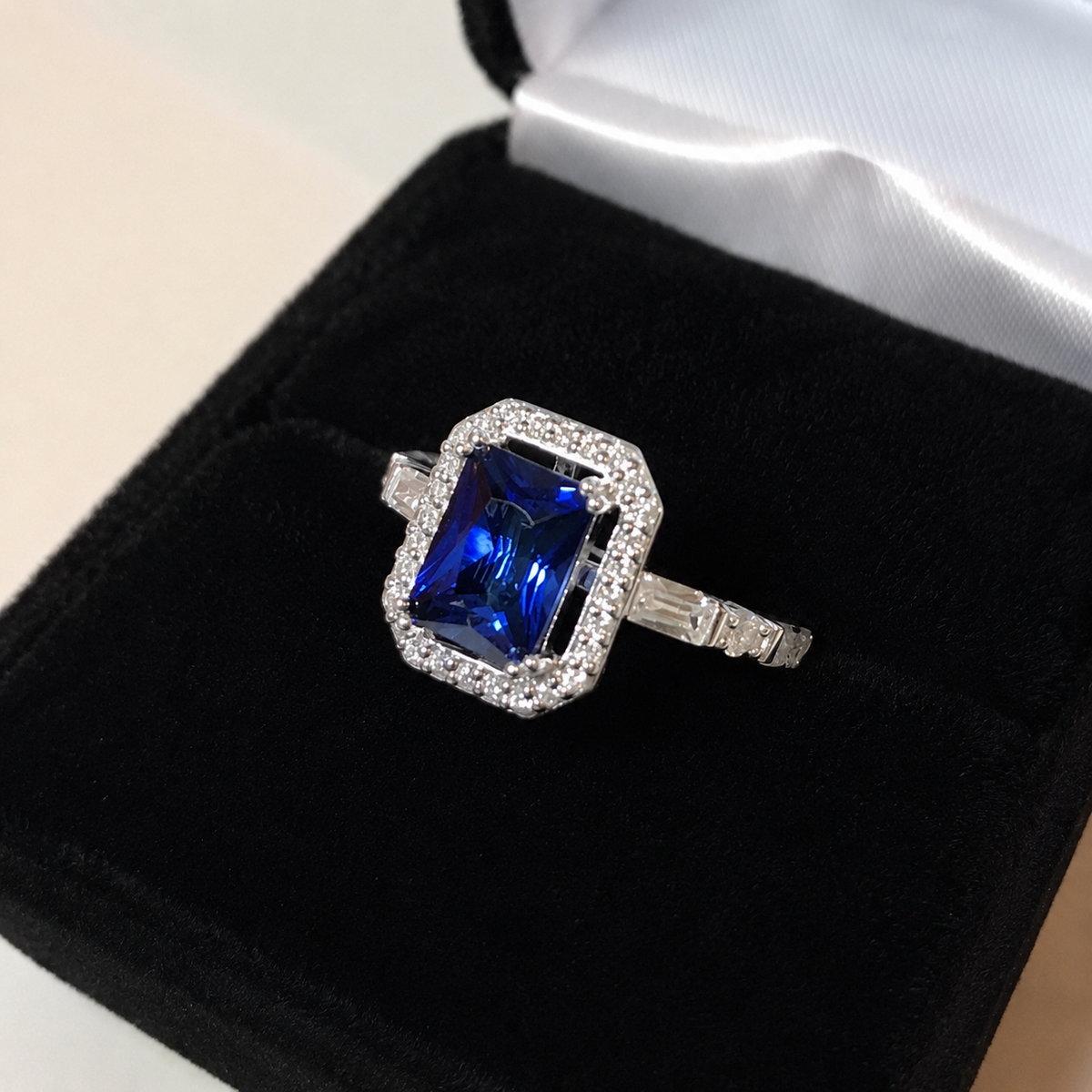 2ct Art Deco Sapphire Ring | Baguette Accents