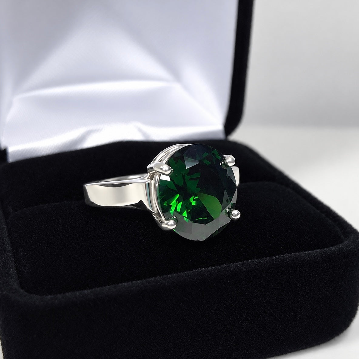 4.5ct Oval Emerald Green Simulated Gemstone Wide Band Ring