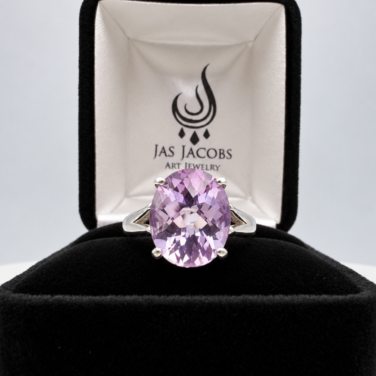 4.5ct Oval Rose de France Amethyst Ring in Solid Gold