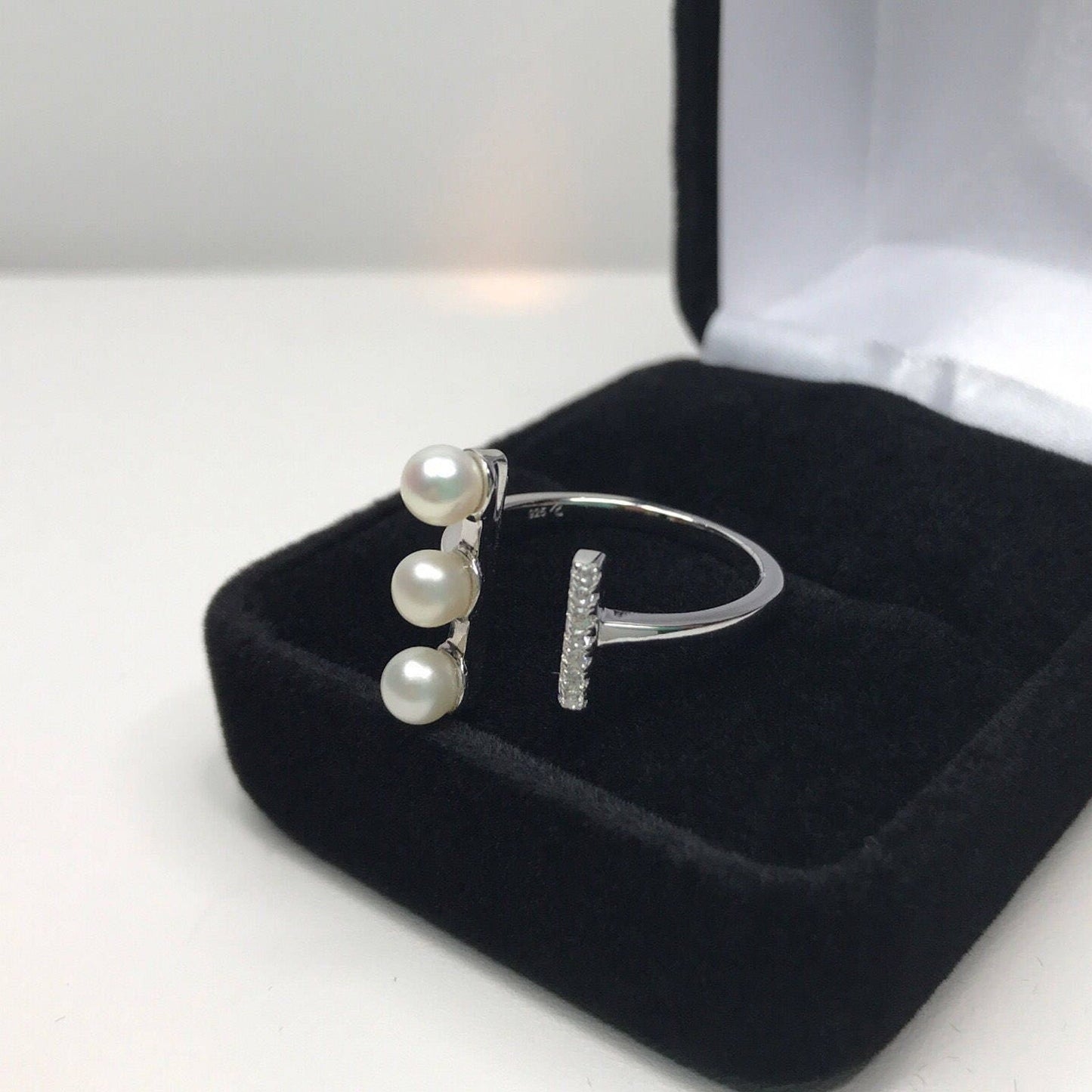 Gorgeous Pearl Negative Space Bar Ring