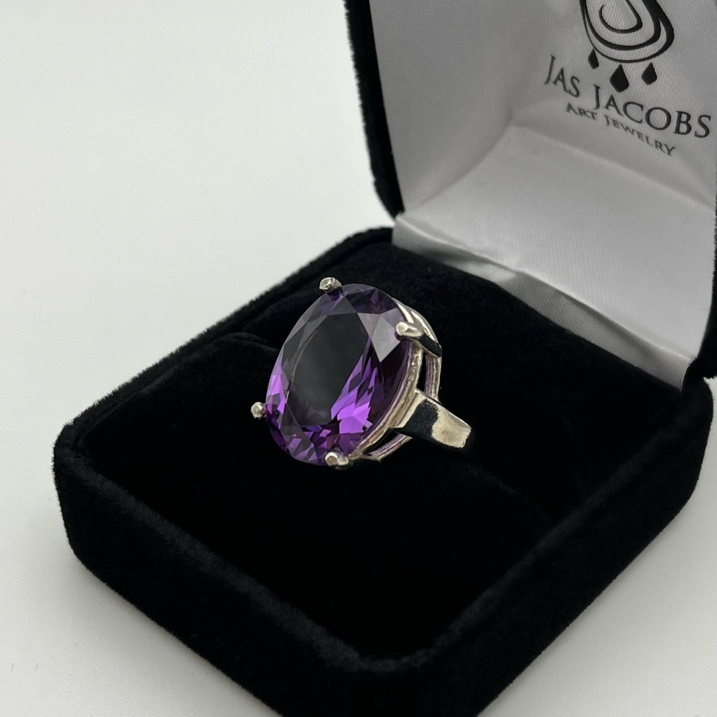 Gorgeous 11.5ct Oval Cut Genuine Amethyst Ring Size 7