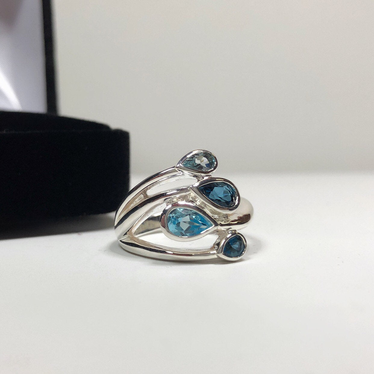 BEAUTIFUL 1.5ct Genuine Swiss Blue Sky Blue & London Topaz Ring Size 7