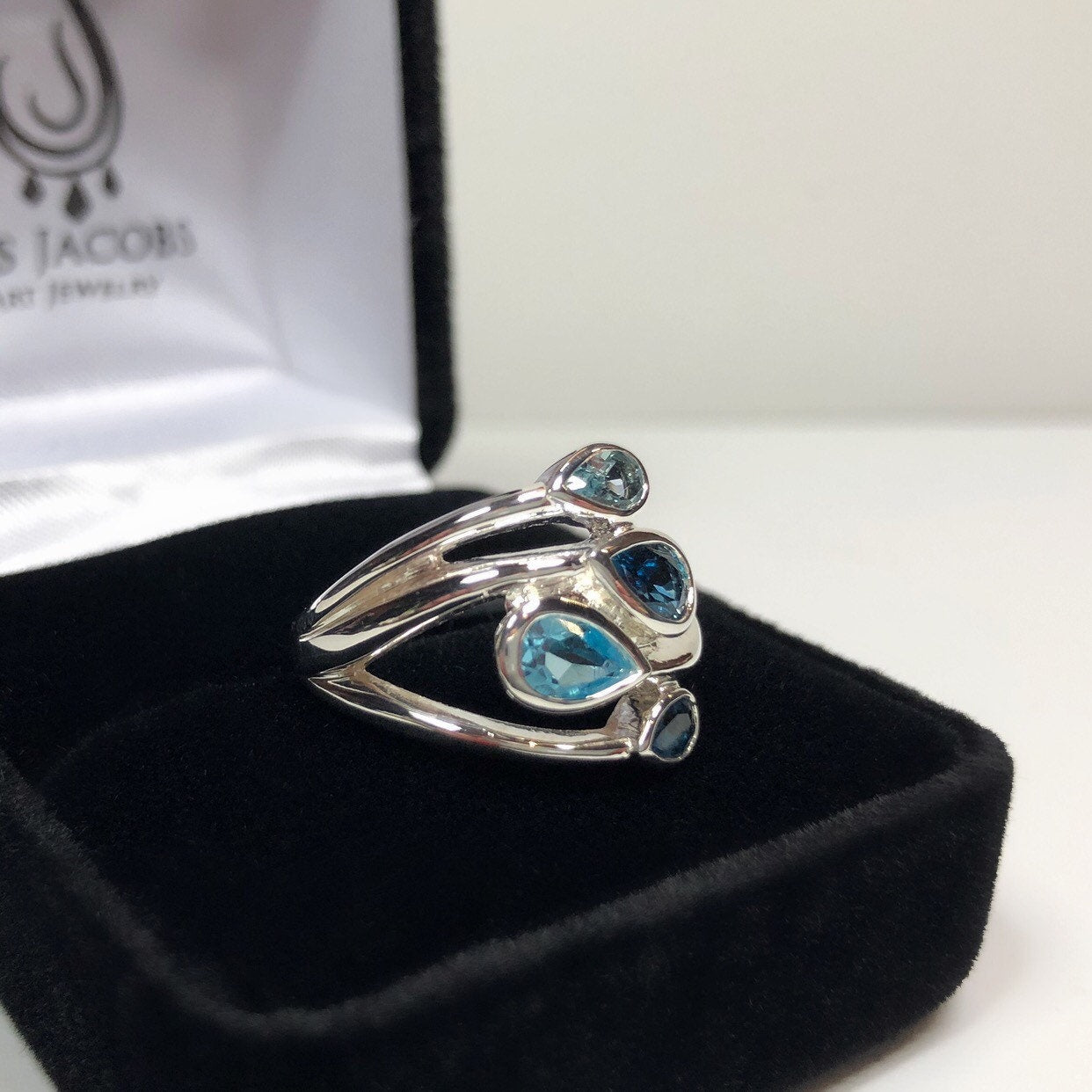 BEAUTIFUL 1.5ct Genuine Swiss Blue Sky Blue & London Topaz Ring Size 7