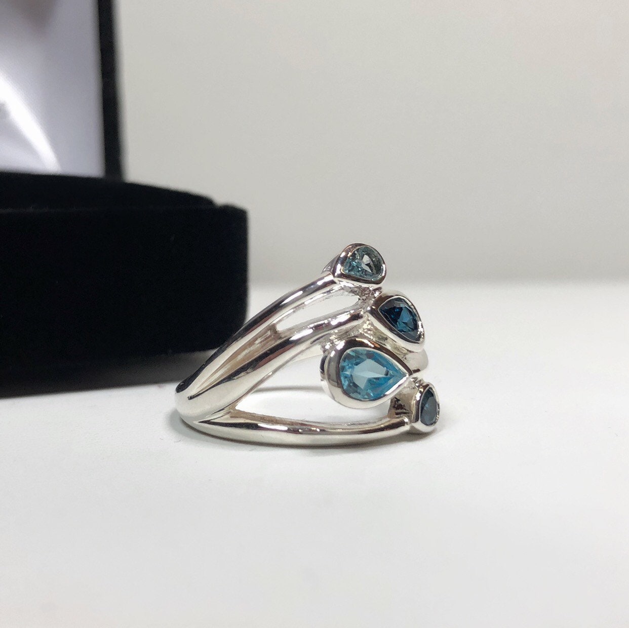 BEAUTIFUL 1.5ct Genuine Swiss Blue Sky Blue & London Topaz Ring Size 7